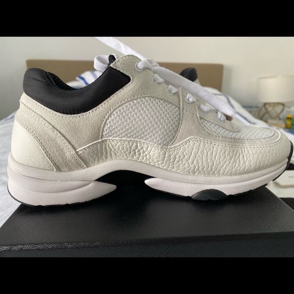 Chanel black and white classic sneakers, size 36.5 - Picture 8 of 9